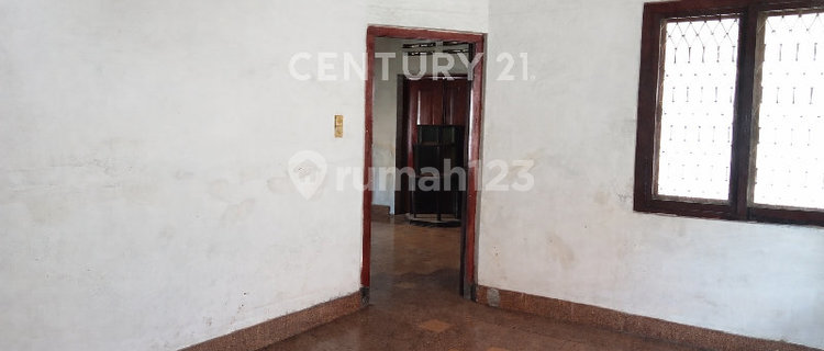 Spacious, Classic, and Strategic House in the Center of Tegal City 1