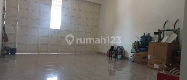 Commercial and Ready-to-Use Shop House on Main Road in Tegal. 1