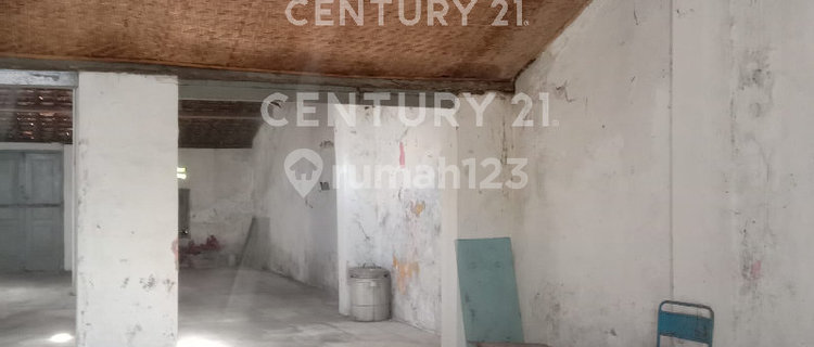 Strategically Located Shop House, Ideal for Business in Tegal 1