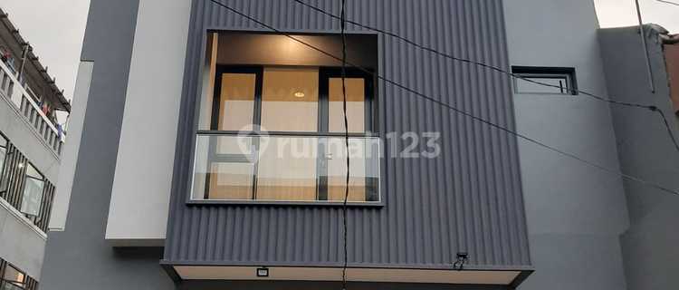 For Sale Minimalist House in Jelambar Area, West Jakarta 1