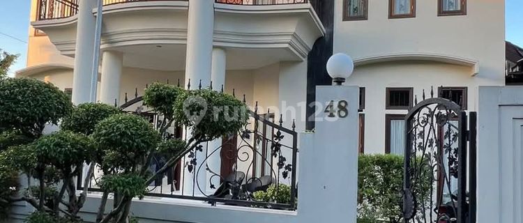 Rumah Sudut Eksklusif, Desain Klasik Modern & Siap Huni 1
