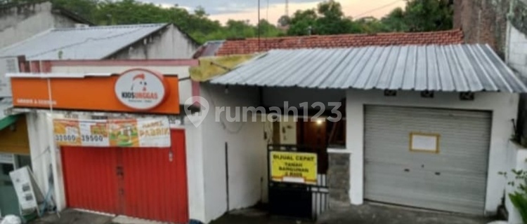 Rumah & 2 Kios Lokasi Ramai, Harga Jauh di Bawah NJOP Rumah 1