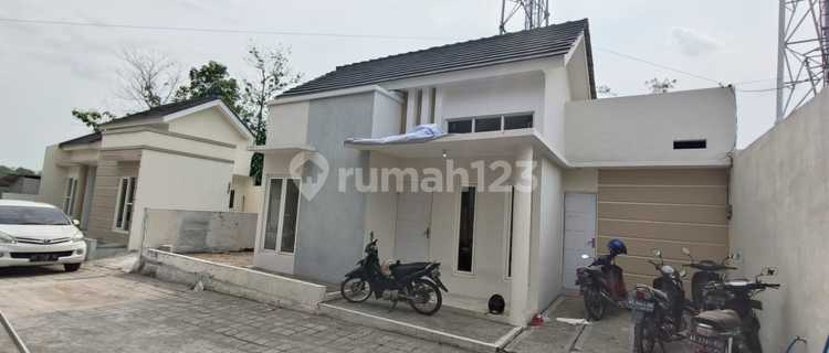 For Sale House, In Graha Indah Mas Residential Complex Block B-01, Munggut Wungu Village, Madiun 1