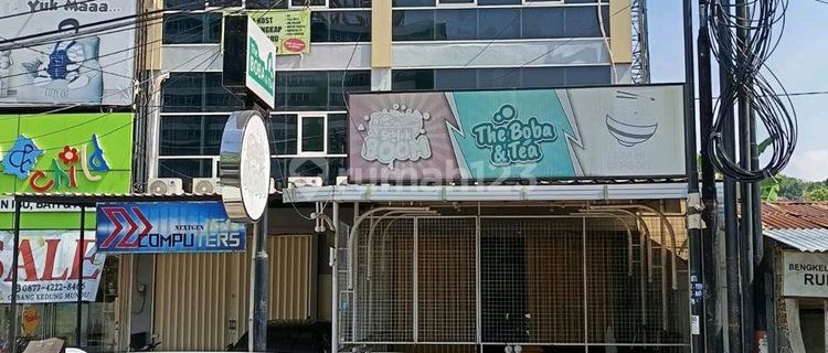 3-Story Shophouse on Jl. Kedungmundu 1