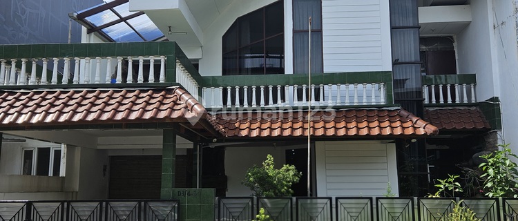 House in the Premium Intercon Area, West Jakarta 1