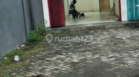 For Rent: 2-Story Shop House on Jl. Raya Menganti, Gresik 1