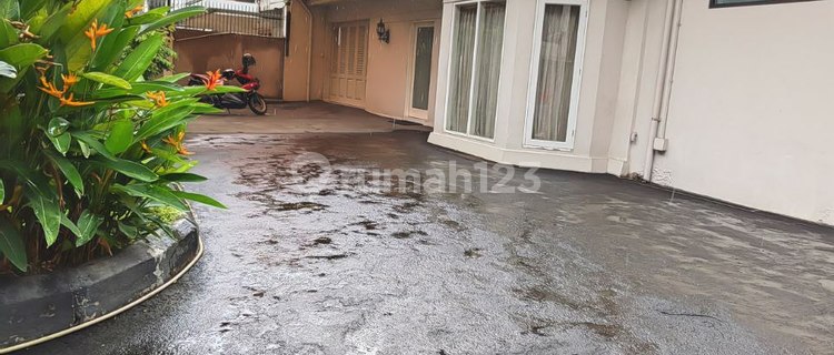 Rumah Menteng Furnished di Lingkungan Elite 1