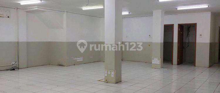 For Rent 3-Story Shop House, Building 615 Square Meters, Bona Indah, South Jakarta 1