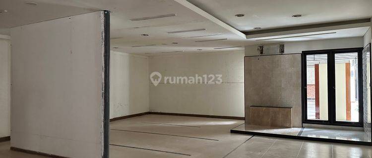 Rumah Cocok Untuk Resto Dan Kantor di S parman 1