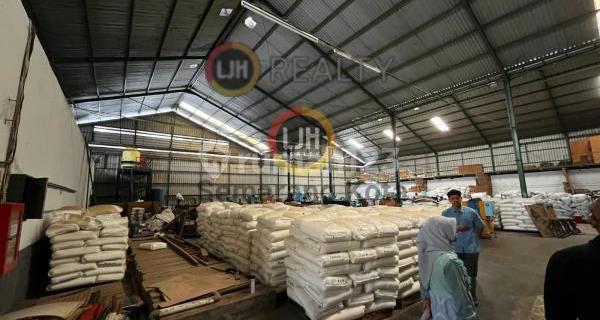 Bangunan gudang di Kawasan Industri Wijayakusuma 1