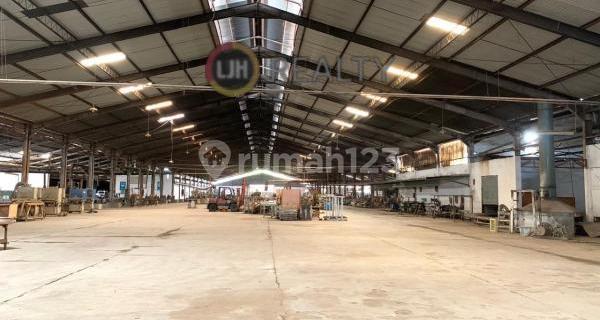 Gudang atau pabrik di jalan raya Semarang Demak 1