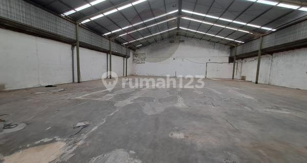 Ready-to-use warehouse on Jalan Suratmo. 1