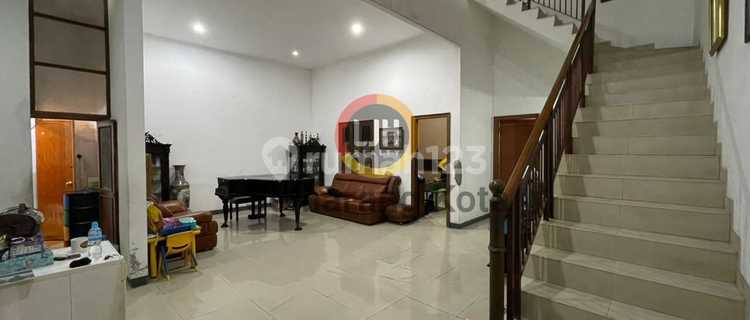 Rumah Cocok Untuk Usaha di Mayjend Sutoyo 1