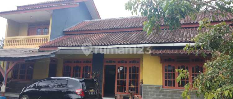 Jual Rumah Luas dan Asri di Kuningan 1
