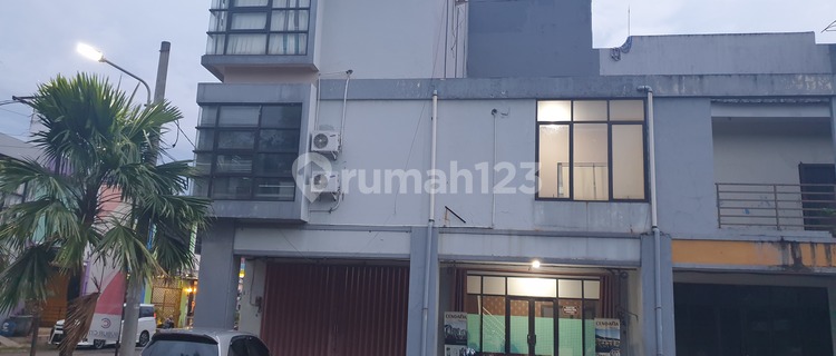 Shop house per year on the alternative road of Cibubur. 1