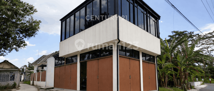 2-Storey Hook Ruko for Residence and Business in Berbah Near Yapemda Vocational School 1