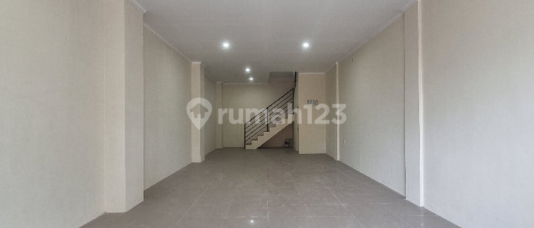 3-Storey Shop House Ready for Use, Strategic Location 1