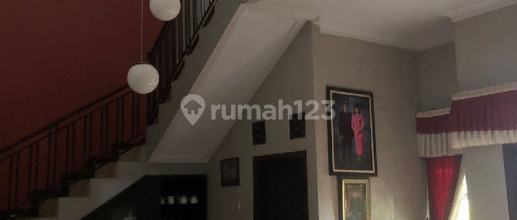 Rumah 2 Lantai Siap Huni Letak Strategis 1