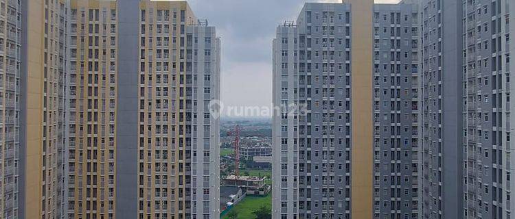 HOT HOT DISEWA atau DIJUAL Apartment Springlake di Summarecon Bekasi* *Tower AZOLLA,Lantai 20, No 32*(LAL)  *3 Bed Room* LT 47,8 m2 semi gross  # *View Pool* # *Type Corner*  *Semi Furnish* Ada 3 AC,Gordyn, 2 Tempat tidur, Rak Kitchen, Kulkas, Lemari Baju 1