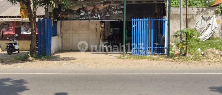 Strategic Location Shop House Suitable for Business in Tegal 1