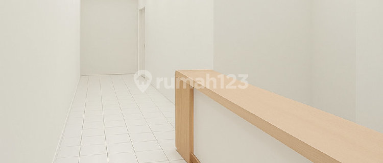 Commercial and Strategic Shop House on Main Road Tegal 1