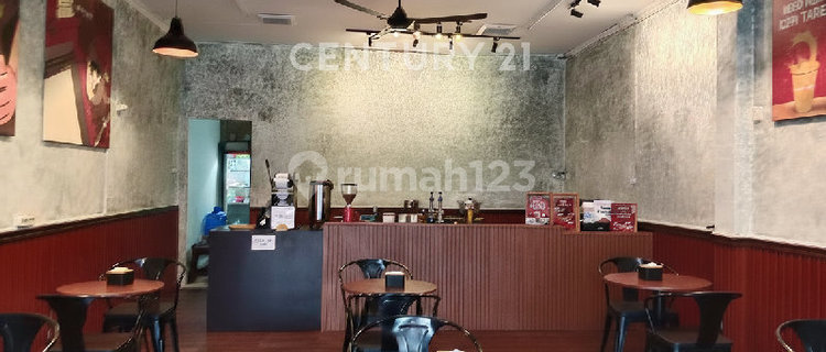 Commercial Shop Strategically Located in Tegal 1