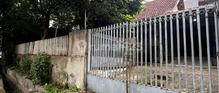 For Sale House Land Area Calculation Old Building Commercial Area Beside Main Road Good for Business, Office, Restaurant, or Multi-Purpose Strategic Location Kebayoran Baru Area South Jakarta 1