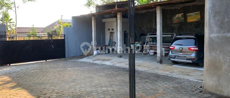 Translation: Sell House + Business Premises Pudak Payung Spacious Parking 1