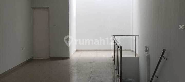 3-Storey Shophouse in Semarang City, Near City Center, Suitable for Business 1