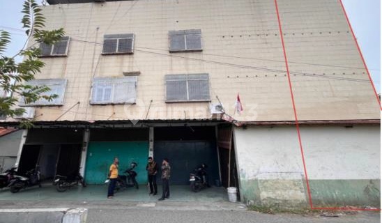 The shop is located in a comfortable environment and a strategic location in the center of Banda Aceh city. 1