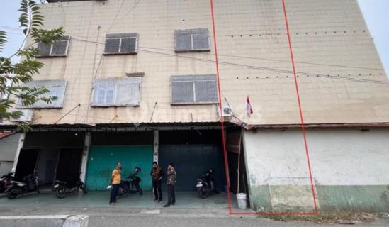 Shop house located in a comfortable environment and strategic location in the center of Banda Aceh city. 1