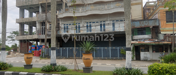 For Rent: 3 Connected 4-Storey Shophouses, Located on Main Road, Suitable for Offices and Business. 1