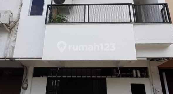 For Sale Fast Shop House (Ruko) and Boarding House (Kost) in Seraya, Beside Nagoya Hill Mall and Thamrin City. 1