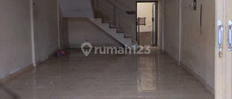 For Sale / For Rent Shop House Location in North Denpasar, Dangin Puri Kangin, Jl. Suli, 4th Floor, Spacious Parking 1