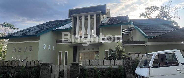 RUMAH MODERN DAN BESAR BERADA DI PINGGIR JALAN  DI JAMBE WANGI SECANG - MAGELANG 1