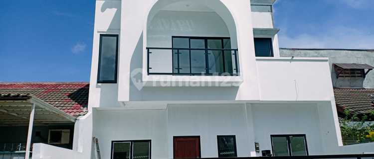For Sale Ready-to-Occupy House Located in Kencana Loka 1
