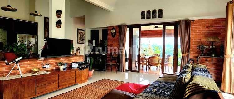 Rumah Cantik Bergaya Villa SHM Semi Furnished di Serpong Tangerang 1