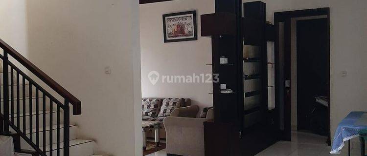 Rumah Posisi Hook di Depan Komplek Sariwangi 1