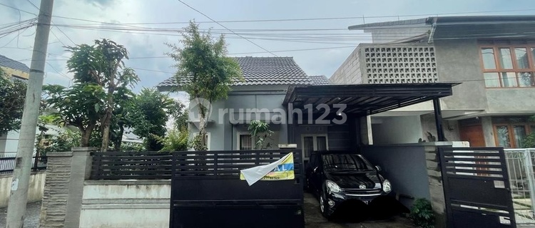 Hook House in Sariwangi Complex Near Setiabudi 1