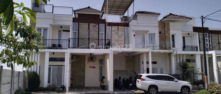 Villa Batu + Private Pool Jatim Park 3 Jawa Timur, View Gunung  1