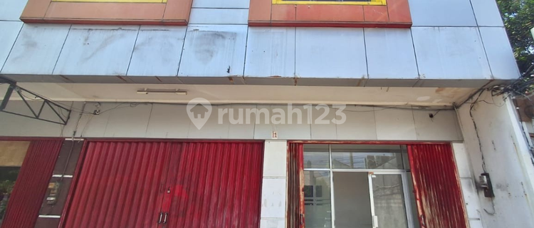 Ruko Lahan Parkir Luas Area Komersil Ramai di RA Kartini Rembang 1