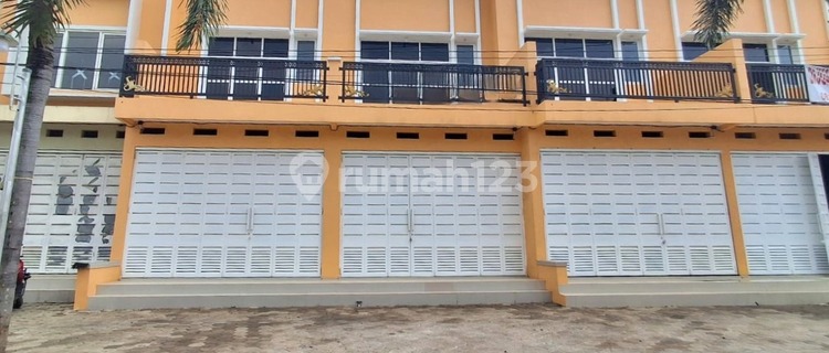 New Ruko Ready to Use Spacious Parking Area on Jepara-Kudus Mayong Road 1