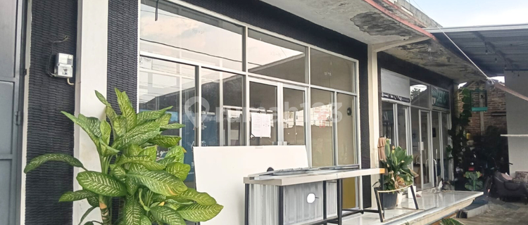 FOR SALE: Cheap Shophouse Ready for Use with Parking Space in Boja Kendal 1