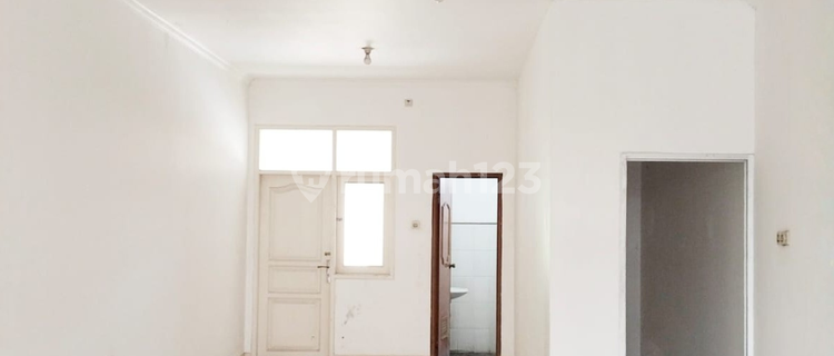For Sale: Ready-to-Use Shop House Suitable for Office at Ngaliyan Square Semarang 1