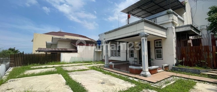 Commercial Space for Rent, Suitable for Restaurant, Spacious Parking in Argopuro Gajah Mungkur, Upper Semarang 1