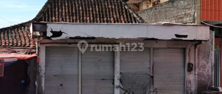 Roadside Business Space in the Kedungmundu Business Center, Semarang 1