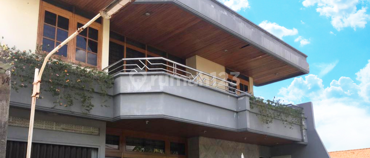 A 2-Story House Equipped with 4 AC Units in Beruang Raya, Gayamsari, Semarang 1