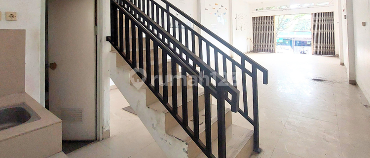 Ready-to-Use 2-Story Shop House in the Bustling Kembang Arum Shop House Complex, Salatiga 1