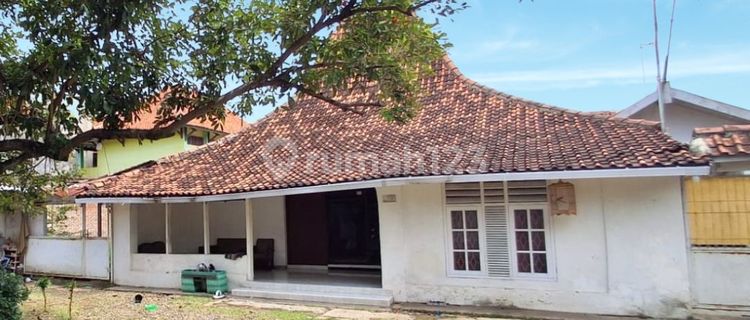Rumah Heritage Halaman Luas di Kawasan Komersil Sunan Muria Kudus 1