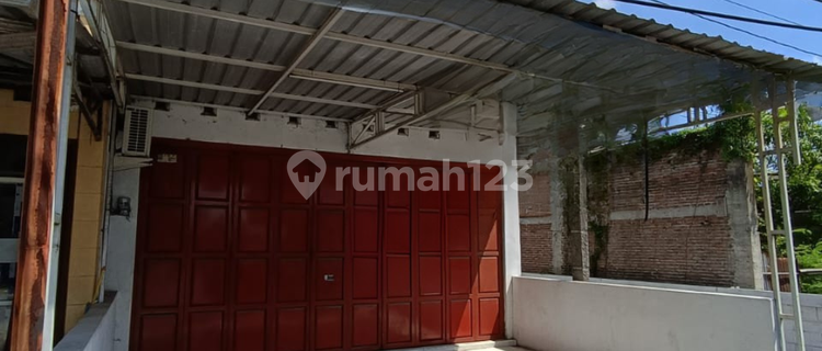 Shop House Suitable for Business on the Busy Sudirman Street, Grobogan 1